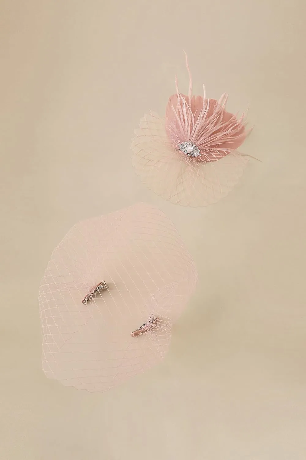 BABEYOND Veil Fascinator Hat for Women Feather Fascinators Hair Clip with Removable Veil Tea Party Hat Bridal Wedding